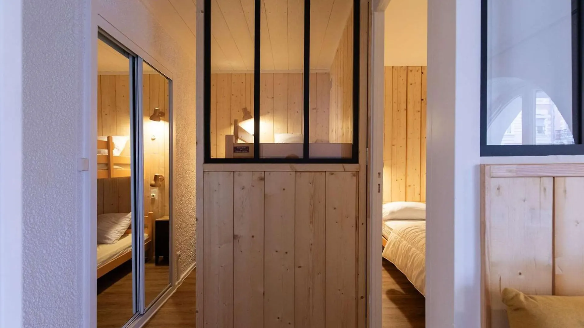 Charmant T2 Avec Cuisine Neuve Et Cave Au Centre De Cauterets - Fr-1-401-278