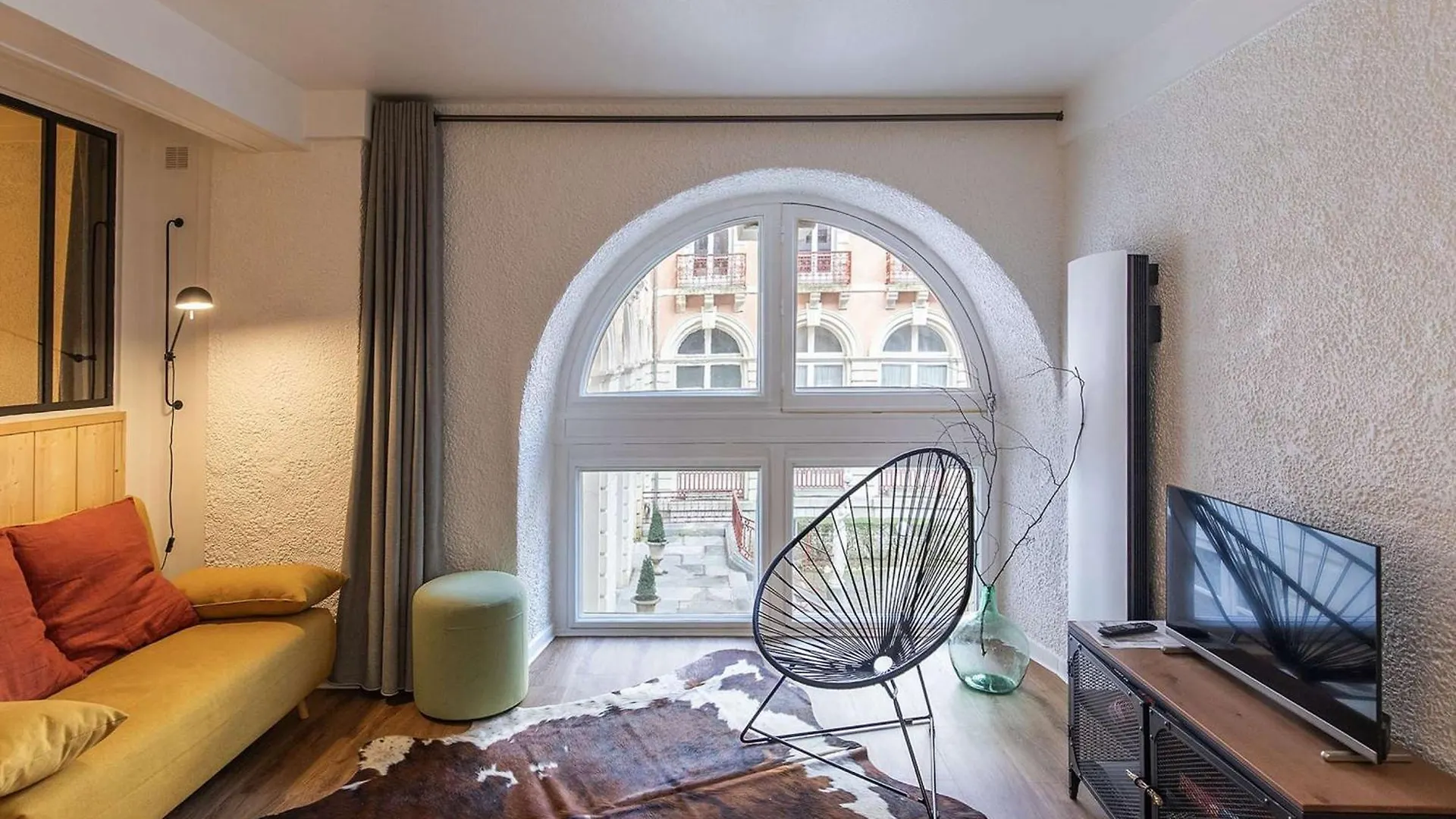 Charmant T2 Avec Cuisine Neuve Et Cave Au Centre De Cauterets - Fr-1-401-278 Apartment