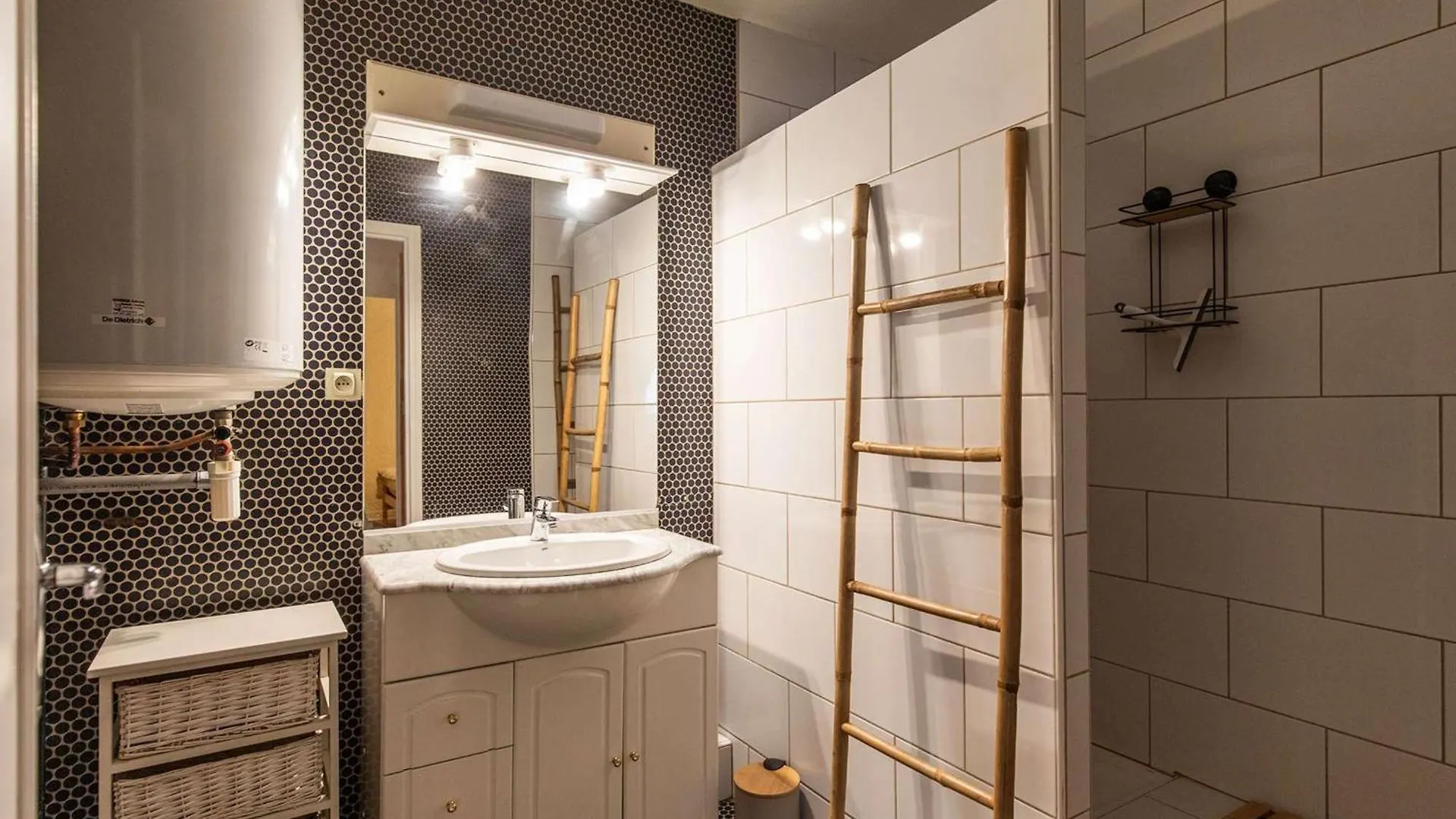 Charmant T2 Avec Cuisine Neuve Et Cave Au Centre De Cauterets - Fr-1-401-278 Apartment